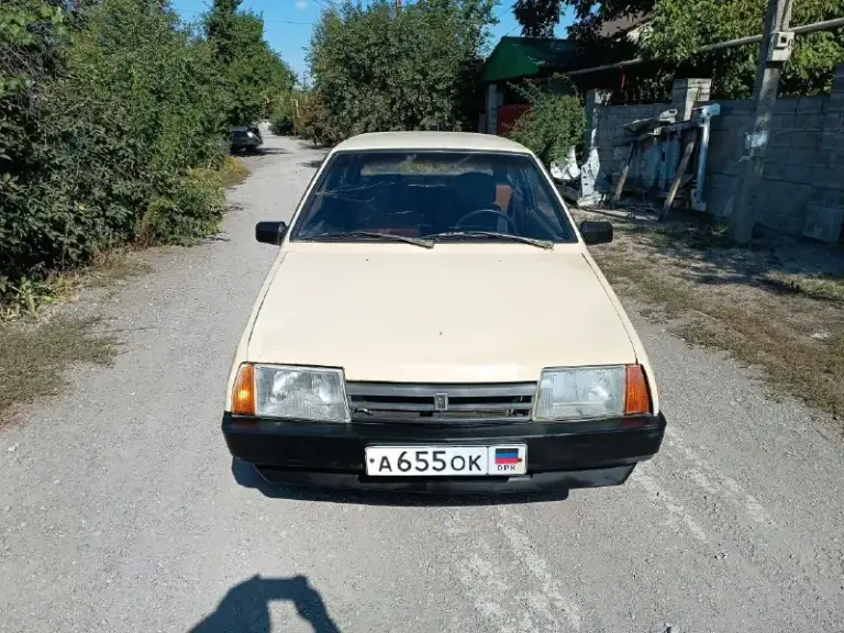 Продам ваз 2108(1987 г. В), машина полностью на ходу сел и поехал, двигатель 1300 см3 работает ровно не троит, кпп не гремит скоростя не вылетают, ходовая часть отличная, электрика вся исправна, чистый салон, продажа по тех. Паспорту(постоянный учёт днр)на учёт рф 180 регион на 5 лет станет на вас без проблем, цена 85000 рублей, г. Донецк, кировский район, +7(949)479-11-08
📞 Звоните: +7(949)4791108 - фотография - 2