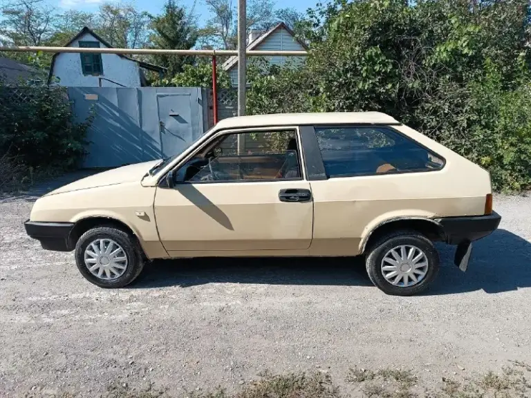 Продам ваз 2108(1987 г. В), машина полностью на ходу сел и поехал, двигатель 1300 см3 работает ровно не троит, кпп не гремит скоростя не вылетают, ходовая часть отличная, электрика вся исправна, чистый салон, продажа по тех. Паспорту(постоянный учёт днр)на учёт рф 180 регион на 5 лет станет на вас без проблем, цена 85000 рублей, г. Донецк, кировский район, +7(949)479-11-08
📞 Звоните: +7(949)4791108 - фотография - 4
