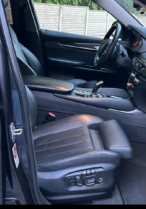 Продам bmw x6 2017
3.0 Бензин
В отличном состоянии, весь в заводском окрасе, без дтп ! Полностью обслужен не требует ни каких вложений, двигатель, коробка, ходовая на твердую 5. Электрика вся работает, каждая кнопочка, каждая функция, ошибок нет.
Кондиционер заправлен и исправно работает ❄️
Салон чистый, опрятный, не прокуренный. Никаких потертостей и дыр нет в хорошей комплектации, доводчики дверей, ломающейся сидения, новая летняя резина машина отполирована и покрыта керамикой, adaptive led фары, контурная подсветка салона.
Оригинальный пробег
Оригинальное остекление автомобиля включая лобовое стекло без сколов и трещин.
Юридически чистый ✅без запретов и залогов полный комплект документов.
Хоть в подбор, хоть себе за машину не стыдно 💪🏽
Возможен обмен
Цена 3,200,000 на обмен цена дороже
Все остальные вопросы по телефону +79496215233
📲 Tg: иван
📞 Звоните: +7(949)6215233 - фотография - 6