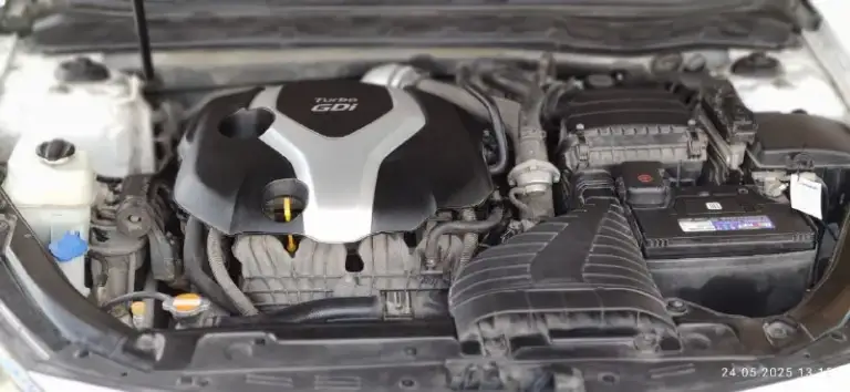 🚗 Optima
Год: 2013
Тип кпп: автоматическая
Пробег: 87000 миль
Дополнительная информация:
Двигатель: 2.0 турбо, 276 лошадок
Акпп: 6 ступеней, не пинает.
Документы готовы, машина на учёте днр. Находится в донецке.
Комплектация: двух зонный климат контроль, круиз контроль, датчик света, датчик дождя, датчик давления в шинах, передние и задние парктроники, панорамная крыша, обогрев передних  и задних сидений+ вентиляция, бежевая перфорированная кожа, электро сидения, электро складывание зеркал, авто затемнение зеркала заднего вида, бесключевой доступ, два оригинальных ключа, мульти руль, кнопка старт-стоп, камера заднего вида, дорогие и красивые легкосплавные диски. Машина в отличном техническом состоянии, сел и поехал. Малышка готова к новому хозяину, станьте первым владельцем по птс. ..
Цена: 1.2млн руб.
Звонить по тел. +79496077407 - фотография - 10