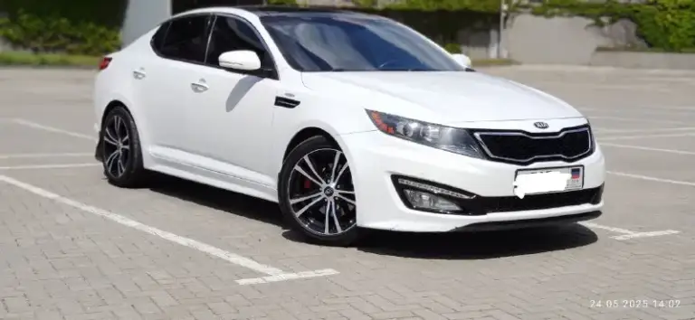 🚗 Optima
Год: 2013
Тип кпп: автоматическая
Пробег: 87000 миль
Дополнительная информация:
Двигатель: 2.0 турбо, 276 лошадок
Акпп: 6 ступеней, не пинает.
Документы готовы, машина на учёте днр. Находится в донецке.
Комплектация: двух зонный климат контроль, круиз контроль, датчик света, датчик дождя, датчик давления в шинах, передние и задние парктроники, панорамная крыша, обогрев передних  и задних сидений+ вентиляция, бежевая перфорированная кожа, электро сидения, электро складывание зеркал, авто затемнение зеркала заднего вида, бесключевой доступ, два оригинальных ключа, мульти руль, кнопка старт-стоп, камера заднего вида, дорогие и красивые легкосплавные диски. Машина в отличном техническом состоянии, сел и поехал. Малышка готова к новому хозяину, станьте первым владельцем по птс. ..
Цена: 1.2млн руб.
Звонить по тел. +79496077407 - фотография - 2