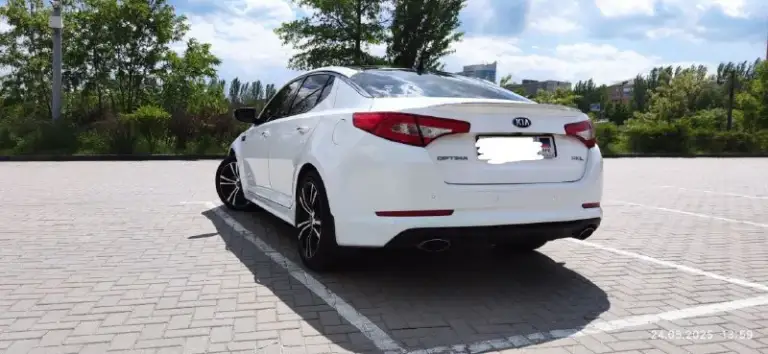 🚗 Optima
Год: 2013
Тип кпп: автоматическая
Пробег: 87000 миль
Дополнительная информация:
Двигатель: 2.0 турбо, 276 лошадок
Акпп: 6 ступеней, не пинает.
Документы готовы, машина на учёте днр. Находится в донецке.
Комплектация: двух зонный климат контроль, круиз контроль, датчик света, датчик дождя, датчик давления в шинах, передние и задние парктроники, панорамная крыша, обогрев передних  и задних сидений+ вентиляция, бежевая перфорированная кожа, электро сидения, электро складывание зеркал, авто затемнение зеркала заднего вида, бесключевой доступ, два оригинальных ключа, мульти руль, кнопка старт-стоп, камера заднего вида, дорогие и красивые легкосплавные диски. Машина в отличном техническом состоянии, сел и поехал. Малышка готова к новому хозяину, станьте первым владельцем по птс. ..
Цена: 1.2млн руб.
Звонить по тел. +79496077407 - фотография - 3