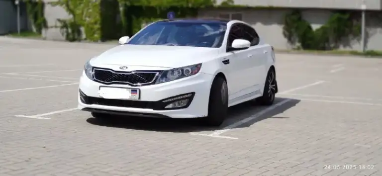 🚗 Optima
Год: 2013
Тип кпп: автоматическая
Пробег: 87000 миль
Дополнительная информация:
Двигатель: 2.0 турбо, 276 лошадок
Акпп: 6 ступеней, не пинает.
Документы готовы, машина на учёте днр. Находится в донецке.
Комплектация: двух зонный климат контроль, круиз контроль, датчик света, датчик дождя, датчик давления в шинах, передние и задние парктроники, панорамная крыша, обогрев передних  и задних сидений+ вентиляция, бежевая перфорированная кожа, электро сидения, электро складывание зеркал, авто затемнение зеркала заднего вида, бесключевой доступ, два оригинальных ключа, мульти руль, кнопка старт-стоп, камера заднего вида, дорогие и красивые легкосплавные диски. Машина в отличном техническом состоянии, сел и поехал. Малышка готова к новому хозяину, станьте первым владельцем по птс. ..
Цена: 1.2млн руб.
Звонить по тел. +79496077407 - фотография - 4