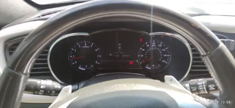 🚗 Optima
Год: 2013
Тип кпп: автоматическая
Пробег: 87000 миль
Дополнительная информация:
Двигатель: 2.0 турбо, 276 лошадок
Акпп: 6 ступеней, не пинает.
Документы готовы, машина на учёте днр. Находится в донецке.
Комплектация: двух зонный климат контроль, круиз контроль, датчик света, датчик дождя, датчик давления в шинах, передние и задние парктроники, панорамная крыша, обогрев передних  и задних сидений+ вентиляция, бежевая перфорированная кожа, электро сидения, электро складывание зеркал, авто затемнение зеркала заднего вида, бесключевой доступ, два оригинальных ключа, мульти руль, кнопка старт-стоп, камера заднего вида, дорогие и красивые легкосплавные диски. Машина в отличном техническом состоянии, сел и поехал. Малышка готова к новому хозяину, станьте первым владельцем по птс. ..
Цена: 1.2млн руб.
Звонить по тел. +79496077407 - фотография - 7