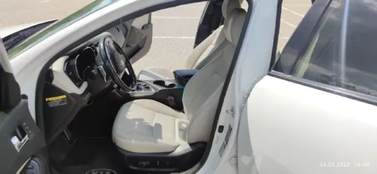 🚗 Optima
Год: 2013
Тип кпп: автоматическая
Пробег: 87000 миль
Дополнительная информация:
Двигатель: 2.0 турбо, 276 лошадок
Акпп: 6 ступеней, не пинает.
Документы готовы, машина на учёте днр. Находится в донецке.
Комплектация: двух зонный климат контроль, круиз контроль, датчик света, датчик дождя, датчик давления в шинах, передние и задние парктроники, панорамная крыша, обогрев передних  и задних сидений+ вентиляция, бежевая перфорированная кожа, электро сидения, электро складывание зеркал, авто затемнение зеркала заднего вида, бесключевой доступ, два оригинальных ключа, мульти руль, кнопка старт-стоп, камера заднего вида, дорогие и красивые легкосплавные диски. Машина в отличном техническом состоянии, сел и поехал. Малышка готова к новому хозяину, станьте первым владельцем по птс. ..
Цена: 1.2млн руб.
Звонить по тел. +79496077407 - фотография - 8