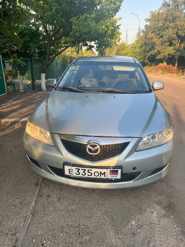 Продает авто mazda 6, год выпуска 2004, в хорошем рабочем состоянии, цвет серый, двигатель 1.8, седан, пробег 270000 км, коробка передач механика с замком, 5-ти ступенчатая, кондиционер. Резина - два комплекта. Цена 450000 руб, возможен торг. Не забывайте, что с 1-го ноября 2025 г. В р. Ф. Вводится утилизационный сбор и авто подорожали от 20 до 50%. Регистрация украина, днр. Возможна до регистрации установка прицепного устройства. Куплена в салоне, один хозяин, грузы не возила. Тел. +79497024830. - фотография - 3