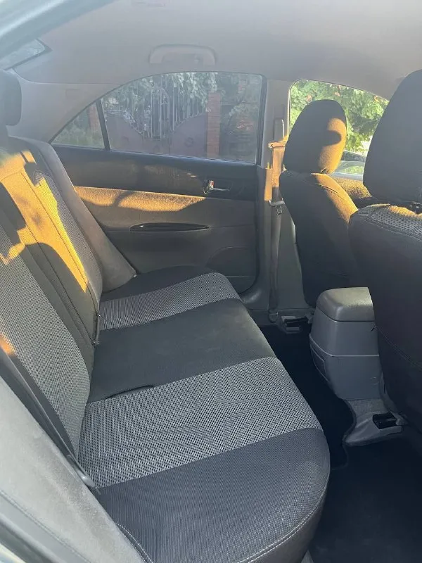 Продает авто mazda 6, год выпуска 2004, в хорошем рабочем состоянии, цвет серый, двигатель 1.8, седан, пробег 270000 км, коробка передач механика с замком, 5-ти ступенчатая, кондиционер. Резина - два комплекта. Цена 450000 руб, возможен торг. Не забывайте, что с 1-го ноября 2025 г. В р. Ф. Вводится утилизационный сбор и авто подорожали от 20 до 50%. Регистрация украина, днр. Возможна до регистрации установка прицепного устройства. Куплена в салоне, один хозяин, грузы не возила. Тел. +79497024830. - фотография - 6