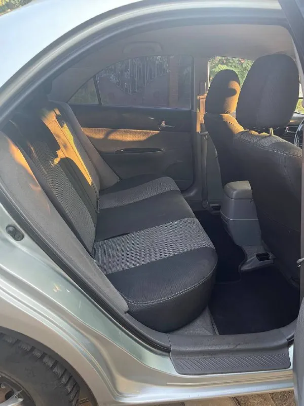 Продает авто mazda 6, год выпуска 2004, в хорошем рабочем состоянии, цвет серый, двигатель 1.8, седан, пробег 270000 км, коробка передач механика с замком, 5-ти ступенчатая, кондиционер. Резина - два комплекта. Цена 450000 руб, возможен торг. Не забывайте, что с 1-го ноября 2025 г. В р. Ф. Вводится утилизационный сбор и авто подорожали от 20 до 50%. Регистрация украина, днр. Возможна до регистрации установка прицепного устройства. Куплена в салоне, один хозяин, грузы не возила. Тел. +79497024830. - фотография - 8