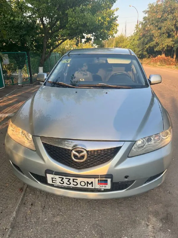 Продает авто mazda 6, год выпуска 2004, в хорошем рабочем состоянии, цвет серый, двигатель 1.8, седан, пробег 270000 км, коробка передач механика с замком, 5-ти ступенчатая, кондиционер. Резина - два комплекта. Цена 450000 руб, возможен торг. Не забывайте, что с 1-го ноября 2025 г. В р. Ф. Вводится утилизационный сбор и авто подорожали от 20 до 50%. Регистрация украина, днр. Возможна до регистрации установка прицепного устройства. Куплена в салоне, один хозяин, грузы не возила. Тел. +79497024830. - фотография - 9