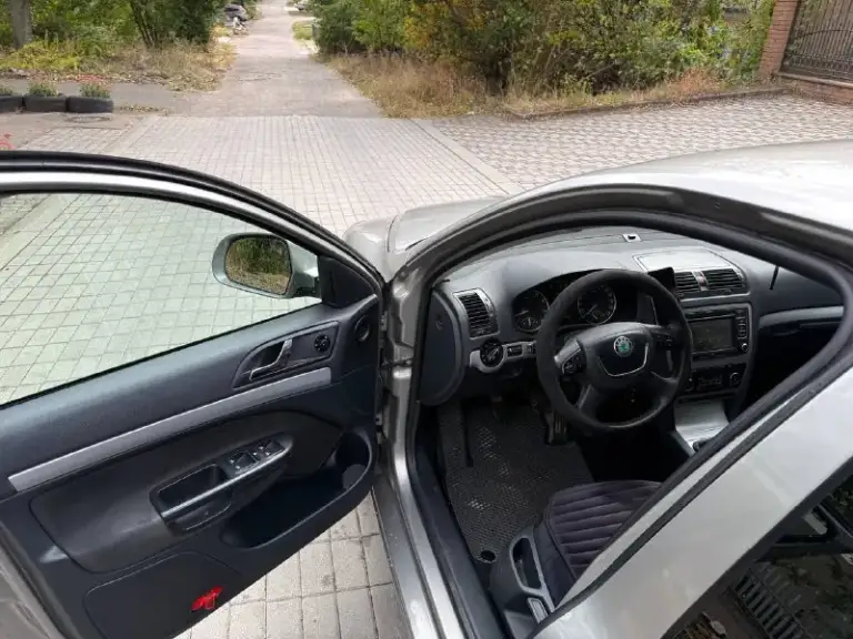 Продам авто skoda octavia a5 tsi 1.8 мт
( Skoda октавия)
Цена: 750.000 руб
Пробег: 180.000
Год выпуска: 2012 год
Город: донецк
Номер: +7 949 458 98 51

Автомобиль на отличном ходу, едет очень бодро, вложений по тех части не требуеться, хорошая комплектация, надежная связка, улучшеная аудиосистема.
Звоните.
📲 Tg: ⚡️
📞 Звоните: +7(949)4589851 - фотография - 7