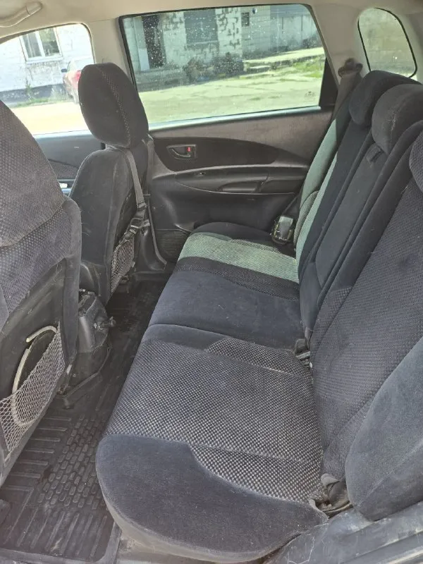 Продам хундай туксон 2005 г. Мотор 2.7 бензин газ евро 4 коробка автомат пробег 440000авто в хорошем состоянии летняя резина+ зима на отдельных дисках). Дно не ржавое. Все стекла родные включая лобовое, кондиционер заправлен, подогревы сидений, четыре стеклоподъёмника, хорошая музыка, электро зеркала, гур, авs, .фаркоп вписан пороги в писаны донецк, цена 700к контактный номер +79493749781 женя - фотография - 1