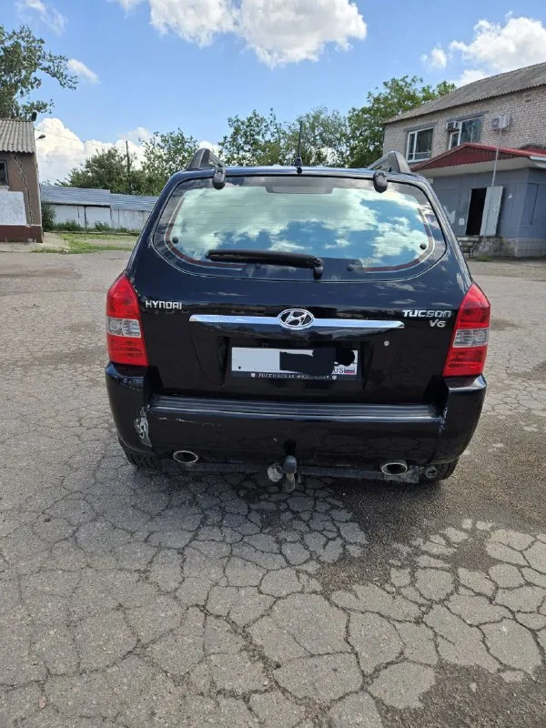 Продам хундай туксон 2005 г. Мотор 2.7 бензин газ евро 4 коробка автомат пробег 440000авто в хорошем состоянии летняя резина+ зима на отдельных дисках). Дно не ржавое. Все стекла родные включая лобовое, кондиционер заправлен, подогревы сидений, четыре стеклоподъёмника, хорошая музыка, электро зеркала, гур, авs, .фаркоп вписан пороги в писаны донецк, цена 700к контактный номер +79493749781 женя - фотография - 6