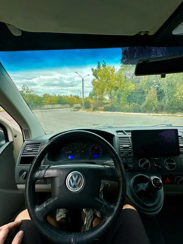 Продам т5 2005г, 1.9 tdi, пассажир
До моего владения был сделан кап ремонт двигатели, восстановленная турбина.
Что заменил из последнего, поехали:
Восстановлена оригинальная вебаста (работает как часы);
Заменены все возможные патрубки, трубы отопителя, патрубки на турбину, с радиатора;
Фильтр топливный;
Заменил моторчик печки и резистор;
Замена антифриза;
Термостат + на вебасте;
Купил две задние фары фирмы depo + платы;
Замена задних ступечных подшибников;
Замена рулевых наконечников;
Теплообменник;
Тормоза в круг с небольшим пробегом - новые диски + колодки+тормозная жидкость.
Новый аккамулятор
Новая клапанная крышка в сборе
Колеса - диски оригинал, почти новые, резина с пробегом 20т;
Стоит сигналка, есть музыка.
Сиденья - с ренжа, все работает.
Заднего ряда нету, кому нужен на разборку
Камера есть зад вида, надо восстановить.
Цена 980.000 тыс руб
Макеевка
+7 (949) 823-05-48
📞 Звоните: +7(949)8230548 - фотография - 10