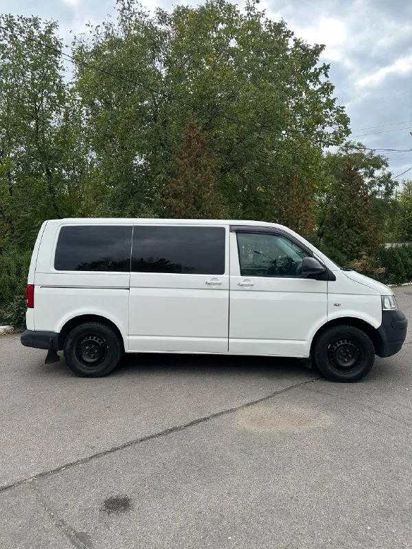 Продам т5 2005г, 1.9 tdi, пассажир
До моего владения был сделан кап ремонт двигатели, восстановленная турбина.
Что заменил из последнего, поехали:
Восстановлена оригинальная вебаста (работает как часы);
Заменены все возможные патрубки, трубы отопителя, патрубки на турбину, с радиатора;
Фильтр топливный;
Заменил моторчик печки и резистор;
Замена антифриза;
Термостат + на вебасте;
Купил две задние фары фирмы depo + платы;
Замена задних ступечных подшибников;
Замена рулевых наконечников;
Теплообменник;
Тормоза в круг с небольшим пробегом - новые диски + колодки+тормозная жидкость.
Новый аккамулятор
Новая клапанная крышка в сборе
Колеса - диски оригинал, почти новые, резина с пробегом 20т;
Стоит сигналка, есть музыка.
Сиденья - с ренжа, все работает.
Заднего ряда нету, кому нужен на разборку
Камера есть зад вида, надо восстановить.
Цена 980.000 тыс руб
Макеевка
+7 (949) 823-05-48
📞 Звоните: +7(949)8230548 - фотография - 6