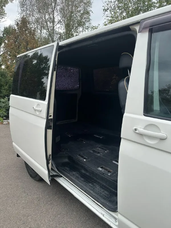 Продам т5 2005г, 1.9 tdi, пассажир
До моего владения был сделан кап ремонт двигатели, восстановленная турбина.
Что заменил из последнего, поехали:
Восстановлена оригинальная вебаста (работает как часы);
Заменены все возможные патрубки, трубы отопителя, патрубки на турбину, с радиатора;
Фильтр топливный;
Заменил моторчик печки и резистор;
Замена антифриза;
Термостат + на вебасте;
Купил две задние фары фирмы depo + платы;
Замена задних ступечных подшибников;
Замена рулевых наконечников;
Теплообменник;
Тормоза в круг с небольшим пробегом - новые диски + колодки+тормозная жидкость.
Новый аккамулятор
Новая клапанная крышка в сборе
Колеса - диски оригинал, почти новые, резина с пробегом 20т;
Стоит сигналка, есть музыка.
Сиденья - с ренжа, все работает.
Заднего ряда нету, кому нужен на разборку
Камера есть зад вида, надо восстановить.
Цена 980.000 тыс руб
Макеевка
+7 (949) 823-05-48
📞 Звоните: +7(949)8230548 - фотография - 7
