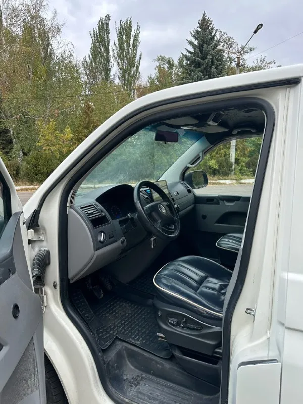 Продам т5 2005г, 1.9 tdi, пассажир
До моего владения был сделан кап ремонт двигатели, восстановленная турбина.
Что заменил из последнего, поехали:
Восстановлена оригинальная вебаста (работает как часы);
Заменены все возможные патрубки, трубы отопителя, патрубки на турбину, с радиатора;
Фильтр топливный;
Заменил моторчик печки и резистор;
Замена антифриза;
Термостат + на вебасте;
Купил две задние фары фирмы depo + платы;
Замена задних ступечных подшибников;
Замена рулевых наконечников;
Теплообменник;
Тормоза в круг с небольшим пробегом - новые диски + колодки+тормозная жидкость.
Новый аккамулятор
Новая клапанная крышка в сборе
Колеса - диски оригинал, почти новые, резина с пробегом 20т;
Стоит сигналка, есть музыка.
Сиденья - с ренжа, все работает.
Заднего ряда нету, кому нужен на разборку
Камера есть зад вида, надо восстановить.
Цена 980.000 тыс руб
Макеевка
+7 (949) 823-05-48
📞 Звоните: +7(949)8230548 - фотография - 9