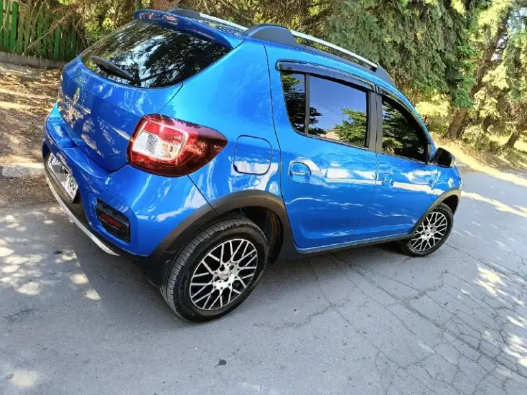 Ел. +79495189401 ✅цена 1.1млн. Руб 💥продам renault sandero stepway 2016г. В пробег небольшой 83тыс км. Вся в родной краске. Собственник, оформлена на меня. Машина в отличном состоянии, свежая в максимальной комплектации(климат, круиз контроль, подогревы и т. Д), красивый цвет, доп установлена андроид магнитотла все кнопки на руле подключены wi-fi, bluetooth, навигатор. Новые р16 диски на новой резине pirelli. Недавно прошла большое то. Заменена штатная акустика на более качественную, обесшумлена, led лампы в 2 этажа свет отличный. Хороша и удобна как для города так и для плохих дорог, высокий клиренс. Кто купит будет рад, за авто не стыдно. Хорошая надежная машина. Торг возможен с покупателем. Г. Амвросиевка. Звоните договоримся.
📲 Tg: serg
📞 Звоните: +7(949)5189401 - фотография - 1