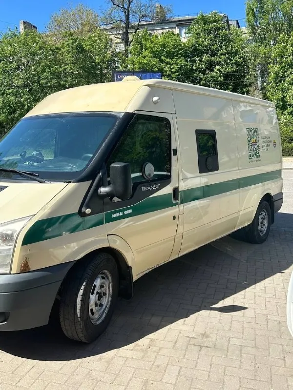 Продается имя-м 19282, 2013 года выпуска (фактически, бронированный ford transit!)
Уникальное транспортное средство! (от брони осталась бронированная перед, кузов разбронирован для практичности!)
Гос. Номер: m755ba180
Vin: z95192820da000333
Марка: имя-м 19282 (по документам)
Модель: imya-m 19282 (фактически ford transit)
Тип тс: специализированный прочее
Категория тс: b/ni
Год выпуска: 2013
Шасси (рама) nº: отсутствует
Кузов (кабина, прицеп) nº: z6fxxxesfxda08190
Цвет: бежевый
Одобрение типа tc nº: e-ru. Mt22.b.00135
Экологический класс: четвёртый
Технически допустимая макс. Масса: 3500 кг
Масса в снаряженном состоянии: 2750 кг
Дополнительная информация:
Продается надежный и бодрый автомобиль на базе ford transit! Броня осталась только в передней части (капсула), что делает его легче и экономичнее в эксплуатации.
Пробег: 300 000 км
Расход топлива: всего 12 литров дизеля на 100 км!
Недавно установлены новые пружины и сцепление (на сумму около 150 000 рублей).
Автомобиль по
📞 Звоните: +7(949)3409726 - фотография - 2