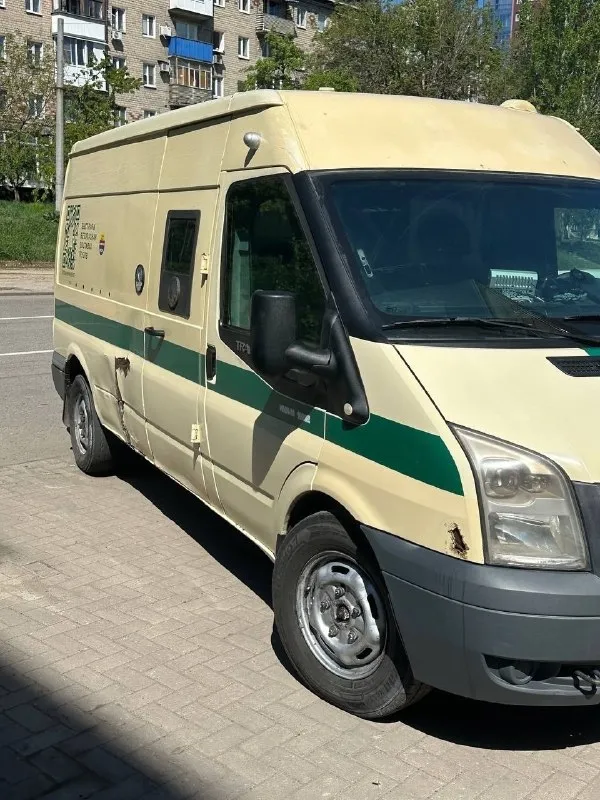 Продается имя-м 19282, 2013 года выпуска (фактически, бронированный ford transit!)
Уникальное транспортное средство! (от брони осталась бронированная перед, кузов разбронирован для практичности!)
Гос. Номер: m755ba180
Vin: z95192820da000333
Марка: имя-м 19282 (по документам)
Модель: imya-m 19282 (фактически ford transit)
Тип тс: специализированный прочее
Категория тс: b/ni
Год выпуска: 2013
Шасси (рама) nº: отсутствует
Кузов (кабина, прицеп) nº: z6fxxxesfxda08190
Цвет: бежевый
Одобрение типа tc nº: e-ru. Mt22.b.00135
Экологический класс: четвёртый
Технически допустимая макс. Масса: 3500 кг
Масса в снаряженном состоянии: 2750 кг
Дополнительная информация:
Продается надежный и бодрый автомобиль на базе ford transit! Броня осталась только в передней части (капсула), что делает его легче и экономичнее в эксплуатации.
Пробег: 300 000 км
Расход топлива: всего 12 литров дизеля на 100 км!
Недавно установлены новые пружины и сцепление (на сумму около 150 000 рублей).
Автомобиль по
📞 Звоните: +7(949)3409726 - фотография - 3