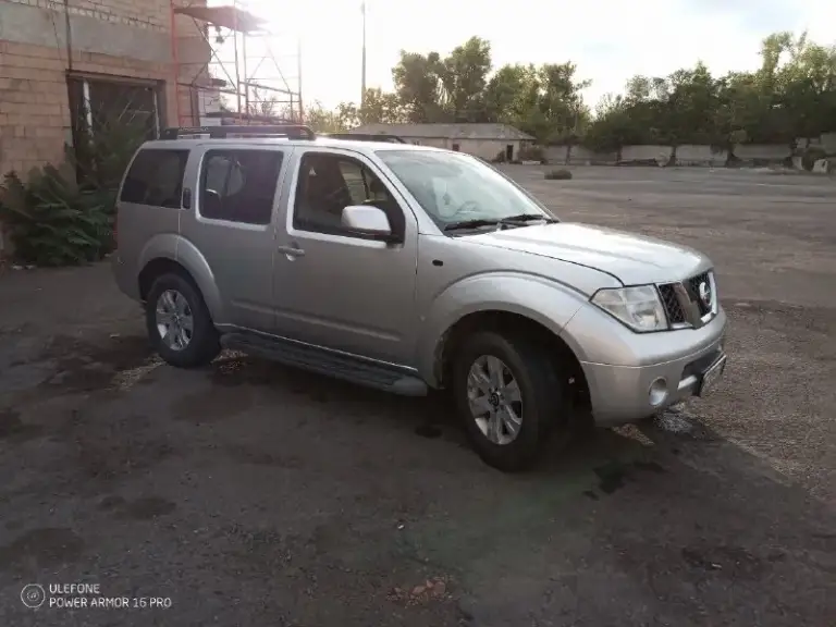 Продаётся мощный и надёжный nissan pathfinder 2006 года с бензиновым мотором 4.0 л — отличный вариант для тех, кто ценит комфорт и уверенность на дороге.
✅ Полный привод – настоящая проходимость
✅ Просторный салон – удобно для семьи и дальних поездок
✅ Технически исправен, вложений не требует
✅ Косметические мелочи присутствуют, но на них сделаю адекватную скидку
Пробег: 275 000 км
Цена: 900 000 руб.
Авто в донецке.
Поставил недавно контрактный мотор с гарантией.
Возможен обмен на toyota
С продажей не спешу
Номер для связи +7 949 484 0684
📞 Звоните: +7(949)4840684 - фотография - 4