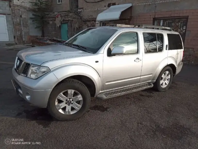Продаётся мощный и надёжный nissan pathfinder 2006 года с бензиновым мотором 4.0 л — отличный вариант для тех, кто ценит комфорт и уверенность на дороге.
✅ Полный привод – настоящая проходимость
✅ Просторный салон – удобно для семьи и дальних поездок
✅ Технически исправен, вложений не требует
✅ Косметические мелочи присутствуют, но на них сделаю адекватную скидку
Пробег: 275 000 км
Цена: 900 000 руб.
Авто в донецке.
Поставил недавно контрактный мотор с гарантией.
Возможен обмен на toyota
С продажей не спешу
Номер для связи +7 949 484 0684
📞 Звоните: +7(949)4840684 - фотография - 5