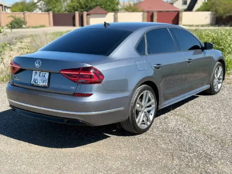Продам volkswagen passat b8 2018г
В заводском обвесе r-line
Цена:1.670 000,торг
Пробег родной: 102 000 км, авто в родном окрасе, любые проверки приветствуются. Авто русифицирован.
2.0 Tsi работает идеально, масло не ест, не троит, работает без посторонних звуков. Замена масла в моторе каждые 7000 км. Также же вырезан катализатор, и установлен downpipe, что добавляет доп. Л/с авто и увеличивает ресурс турбины.
Коробка надежный aisin, работает отлично, без пинков, рывков и тд.
Ходовая часть на 5+, все обслужено ничего делать не нужно.
Машина на хорошей комплектации:
Бортовой компьютер, led фары (линзы),
Датчик давления шин, кожаный салон, адаптивный круиз с датчиком контроля дистанции спереди и сзади (даже если круиз не включен, в экстренной ситуации машина затормозит сама), мультируль, электропривод сидений, обогрев зеркал, обогрев заднего стекла, датчики слепых зон, датчик света, подогрев сидений, климат контроль (2-х зонный), камера заднего вида,
К
📞 Звоните: +7(949)3632983 - фотография - 5