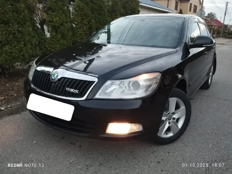 Skoda octavia restailyng avtomat 1.6 mpi,2011 год выпуска, отличное состояние кузова, без дтп, без ржавчины и коррозии, пороги и днище без нареканий, автотека вся зелёная, пробег 172 000 км, мотор 1.6 mpi-8 клапанный самый простой и самый надежный-без нареканий, автомат aisin 6-ступенчатый, самый простой и самый надёжный, работает без нареканий, ходовая часть обслужена, салон чистый и аккуратный, самая максимальная комплектация:климат-контроль, круиз-контроль, полный электропакет, противотуманные фары, мультимедиа с управлением на руле, электрозеркала с подогревом, заводской подлокотник, парктроник, центр. Замок, обогрев заднего стекла, задний дворник, подогрев сидений, abs, airbag, регулировка руля по высоте и глубине, водит. Сиденья, литые диски р-16,датчик дождя, датчик света, полностью обслужена, оформление вместе с вами в мрэо, цена 780 000 рублей, телефон для связи +79494281150 - фотография - 2