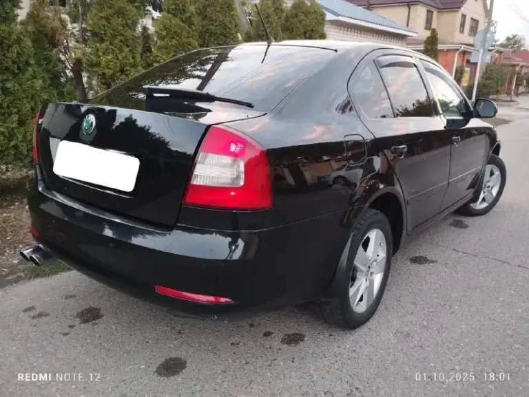 Skoda octavia restailyng avtomat 1.6 mpi,2011 год выпуска, отличное состояние кузова, без дтп, без ржавчины и коррозии, пороги и днище без нареканий, автотека вся зелёная, пробег 172 000 км, мотор 1.6 mpi-8 клапанный самый простой и самый надежный-без нареканий, автомат aisin 6-ступенчатый, самый простой и самый надёжный, работает без нареканий, ходовая часть обслужена, салон чистый и аккуратный, самая максимальная комплектация:климат-контроль, круиз-контроль, полный электропакет, противотуманные фары, мультимедиа с управлением на руле, электрозеркала с подогревом, заводской подлокотник, парктроник, центр. Замок, обогрев заднего стекла, задний дворник, подогрев сидений, abs, airbag, регулировка руля по высоте и глубине, водит. Сиденья, литые диски р-16,датчик дождя, датчик света, полностью обслужена, оформление вместе с вами в мрэо, цена 780 000 рублей, телефон для связи +79494281150 - фотография - 3