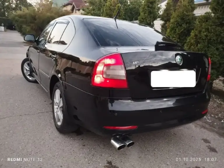 Skoda octavia restailyng avtomat 1.6 mpi,2011 год выпуска, отличное состояние кузова, без дтп, без ржавчины и коррозии, пороги и днище без нареканий, автотека вся зелёная, пробег 172 000 км, мотор 1.6 mpi-8 клапанный самый простой и самый надежный-без нареканий, автомат aisin 6-ступенчатый, самый простой и самый надёжный, работает без нареканий, ходовая часть обслужена, салон чистый и аккуратный, самая максимальная комплектация:климат-контроль, круиз-контроль, полный электропакет, противотуманные фары, мультимедиа с управлением на руле, электрозеркала с подогревом, заводской подлокотник, парктроник, центр. Замок, обогрев заднего стекла, задний дворник, подогрев сидений, abs, airbag, регулировка руля по высоте и глубине, водит. Сиденья, литые диски р-16,датчик дождя, датчик света, полностью обслужена, оформление вместе с вами в мрэо, цена 780 000 рублей, телефон для связи +79494281150 - фотография - 4