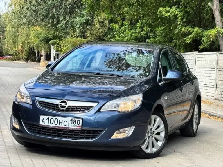 Opel astra j рейсталенг
Год выпуска 2012 конец,
Объем двигателя 1.6 16v
Кпп 5 ступенчатая
Родной пробег 158.000 т км
Один владелец,
Авто, всю жизнь, в одной семье,

Состояние кузова впечатляет
Рыжиков сколов и тд нет !
Авто в отличном состояние
В красивом цвете синий металлик,

Богатая комплектация,
Круиз контроль,
Двух зонный климат контроль,
Датчик света,
Датчик дождя,
Комбинированный салон,
Подогрев сидений,
Подогрев руля,
Подогрев стекла,
Полный электростеклопакет,
Парктроники,
Хорошая акустика,
Комплект резины с дисками,
Две пары заводских ключей,
Сервисные книжки и т. П,

Автомобиль без вложений!
Готов на любое сто
Я владелец по документам
Продаже с оформлением в мрэо

Осмотр г. Донецк
Цена 725.000.р
Аргументированный торг

Номер телефона
+79494873571 - фотография - 2