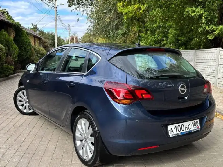 Opel astra j рейсталенг
Год выпуска 2012 конец,
Объем двигателя 1.6 16v
Кпп 5 ступенчатая
Родной пробег 158.000 т км
Один владелец,
Авто, всю жизнь, в одной семье,

Состояние кузова впечатляет
Рыжиков сколов и тд нет !
Авто в отличном состояние
В красивом цвете синий металлик,

Богатая комплектация,
Круиз контроль,
Двух зонный климат контроль,
Датчик света,
Датчик дождя,
Комбинированный салон,
Подогрев сидений,
Подогрев руля,
Подогрев стекла,
Полный электростеклопакет,
Парктроники,
Хорошая акустика,
Комплект резины с дисками,
Две пары заводских ключей,
Сервисные книжки и т. П,

Автомобиль без вложений!
Готов на любое сто
Я владелец по документам
Продаже с оформлением в мрэо

Осмотр г. Донецк
Цена 725.000.р
Аргументированный торг

Номер телефона
+79494873571 - фотография - 4