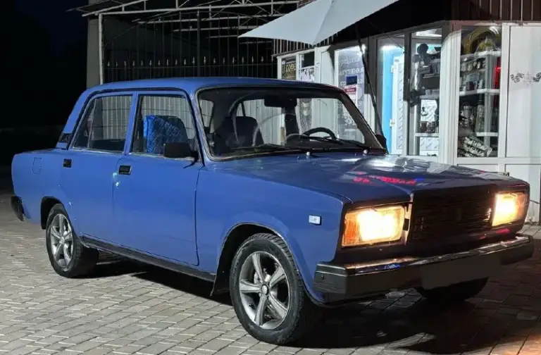 Продам ваз 2107 2005г.
Я собственник✅.
Автомобиль в хорошем состоянии!
Зеленая автотека без дтп✅.
Остекление все оригинальное с лобовым стеклом✅.
Автомобиль не требует рубля вложений!
Завел и поехал в любую точку мира!
Двигатель после кап ремонта!
Шепчет, масло не расходует,
Установлен карбюратор от ваз 2108, расход около 6 литров на 100 километров!
Ходовая мячик все перебрана!
Абсолютно нету никаких посторонних звуков!
Редуктор не гудит!
Коробка передач 5 ступенчатая, все передачи включаются как положено!
Авто весь в родном метали!
Без рыжиков и гнилья!
Днище, пороги, лонжероны,
Все целое и не требует сварочных работ!
Установлены титановые диски r14 на очень хорошей резине!
Салон ухоженный, чистенький и опрятный!
Документально все чисто!
Переоформление без нюансов!
Цена 165.000т
Торг уместен.
Тел: +79490064017 - фотография - 2