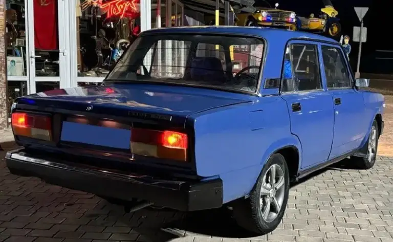 Продам ваз 2107 2005г.
Я собственник✅.
Автомобиль в хорошем состоянии!
Зеленая автотека без дтп✅.
Остекление все оригинальное с лобовым стеклом✅.
Автомобиль не требует рубля вложений!
Завел и поехал в любую точку мира!
Двигатель после кап ремонта!
Шепчет, масло не расходует,
Установлен карбюратор от ваз 2108, расход около 6 литров на 100 километров!
Ходовая мячик все перебрана!
Абсолютно нету никаких посторонних звуков!
Редуктор не гудит!
Коробка передач 5 ступенчатая, все передачи включаются как положено!
Авто весь в родном метали!
Без рыжиков и гнилья!
Днище, пороги, лонжероны,
Все целое и не требует сварочных работ!
Установлены титановые диски r14 на очень хорошей резине!
Салон ухоженный, чистенький и опрятный!
Документально все чисто!
Переоформление без нюансов!
Цена 165.000т
Торг уместен.
Тел: +79490064017 - фотография - 3