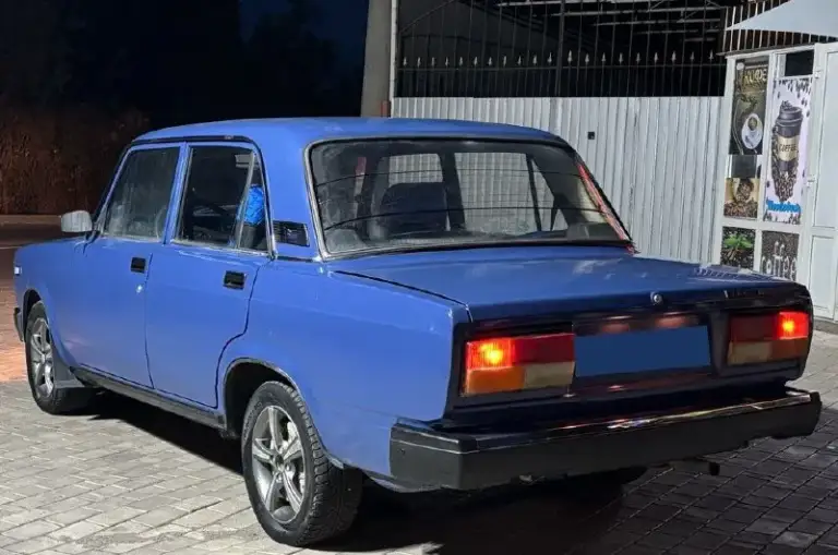Продам ваз 2107 2005г.
Я собственник✅.
Автомобиль в хорошем состоянии!
Зеленая автотека без дтп✅.
Остекление все оригинальное с лобовым стеклом✅.
Автомобиль не требует рубля вложений!
Завел и поехал в любую точку мира!
Двигатель после кап ремонта!
Шепчет, масло не расходует,
Установлен карбюратор от ваз 2108, расход около 6 литров на 100 километров!
Ходовая мячик все перебрана!
Абсолютно нету никаких посторонних звуков!
Редуктор не гудит!
Коробка передач 5 ступенчатая, все передачи включаются как положено!
Авто весь в родном метали!
Без рыжиков и гнилья!
Днище, пороги, лонжероны,
Все целое и не требует сварочных работ!
Установлены титановые диски r14 на очень хорошей резине!
Салон ухоженный, чистенький и опрятный!
Документально все чисто!
Переоформление без нюансов!
Цена 165.000т
Торг уместен.
Тел: +79490064017 - фотография - 4