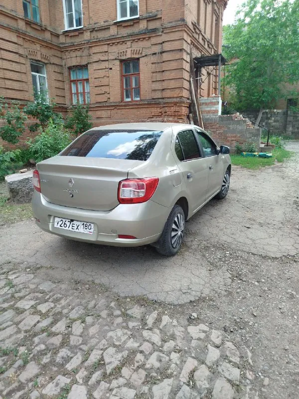 Продам рено логан 2016г. В, 258000км автомобиль в технически исправном состоянии, не работает кондиционер, лопнула трубка компрессор рабочий, установлен газ пропан вписан в птс, есть нюансы по лкп, стекла на автомобиле родные, тел. +79495966516 цена 410000₽. Осмотр в донецке - фотография - 2