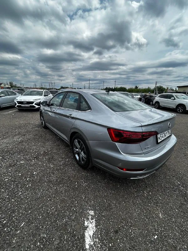 🚗 Volkswagen jetta r-line
Год: 2020
Тип кпп: автоматическая
Пробег: 40 000
Дополнительная информация: продам volkswagen jetta 1.4 r-line
Пробег. 40 000 км.
Донецк
-Панорамная крыша,
-Кожаный салон,
-Led оптика впереди и сзади
-Автоматическое переключение ближнего и дальнего света,
-Датчик дождя,
-Дистроник удержание в полосе и датчики мертвых зон,
-Аварийное торможение при угрозе столкновения,
-Подогрев всех сидений, подогрев руля.
Не требует вложений.
Полностью обслужен. Любые проверки на вашем сто.
Цена: 1 950 000₽
+7(949)333-53-17
📲 Tg: @doktor_dli
📞 Звоните: +7(949)3335317 - фотография - 5