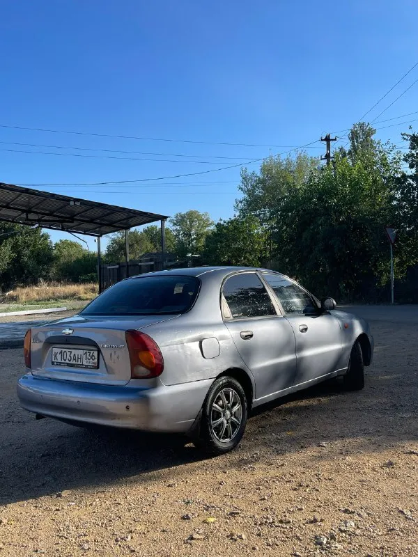 Продам chevrolet lanos в рабочем состоянии.
Цена: 175.000 руб. + торг.
Из того, что было сделано: ступичные подшипники, шаровые, салейнтблоки, сальники, рулевые наконечники, стойки стабилизатора, втулки стабилизатора, задние амортизаторы, левый рычаг в сборе, свечи, комплект грм с роликом. Замена масла в двс и кпп, все фильтра.
Максимальная комплектация sx: подушка безопасности, передние электростеклоподъемники, бортовой компьютер, магнитофон аура, 4 колонки, кондиционер, подогрев зеркал, гур, сигнализация, задний парктроник.
Год выпуска: 2009 г.
Двигатель: 1.5
Пробег: 262.017 км.
Кпп: механическая, 5-ти ступенчатая.
По двигателю никаких нареканий нет. Коробка также переключает плавно каждую передачу, не хрустит, не вылетает. Кузов в нормальном состоянии для 2009 года (есть косяк по заднему правому крылу, на скорость не влияет). Нужно понимать, что авто не новое. В идеале она была в 2009 году !!!
Из вложений:
1. Нужно заменить сальник гура.
2. Левую опору в сборе.
К
📞 Звоните: +7(949)5041430 - фотография - 3