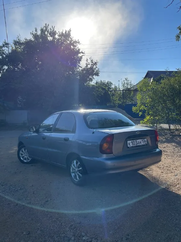 Продам chevrolet lanos в рабочем состоянии.
Цена: 175.000 руб. + торг.
Из того, что было сделано: ступичные подшипники, шаровые, салейнтблоки, сальники, рулевые наконечники, стойки стабилизатора, втулки стабилизатора, задние амортизаторы, левый рычаг в сборе, свечи, комплект грм с роликом. Замена масла в двс и кпп, все фильтра.
Максимальная комплектация sx: подушка безопасности, передние электростеклоподъемники, бортовой компьютер, магнитофон аура, 4 колонки, кондиционер, подогрев зеркал, гур, сигнализация, задний парктроник.
Год выпуска: 2009 г.
Двигатель: 1.5
Пробег: 262.017 км.
Кпп: механическая, 5-ти ступенчатая.
По двигателю никаких нареканий нет. Коробка также переключает плавно каждую передачу, не хрустит, не вылетает. Кузов в нормальном состоянии для 2009 года (есть косяк по заднему правому крылу, на скорость не влияет). Нужно понимать, что авто не новое. В идеале она была в 2009 году !!!
Из вложений:
1. Нужно заменить сальник гура.
2. Левую опору в сборе.
К
📞 Звоните: +7(949)5041430 - фотография - 4