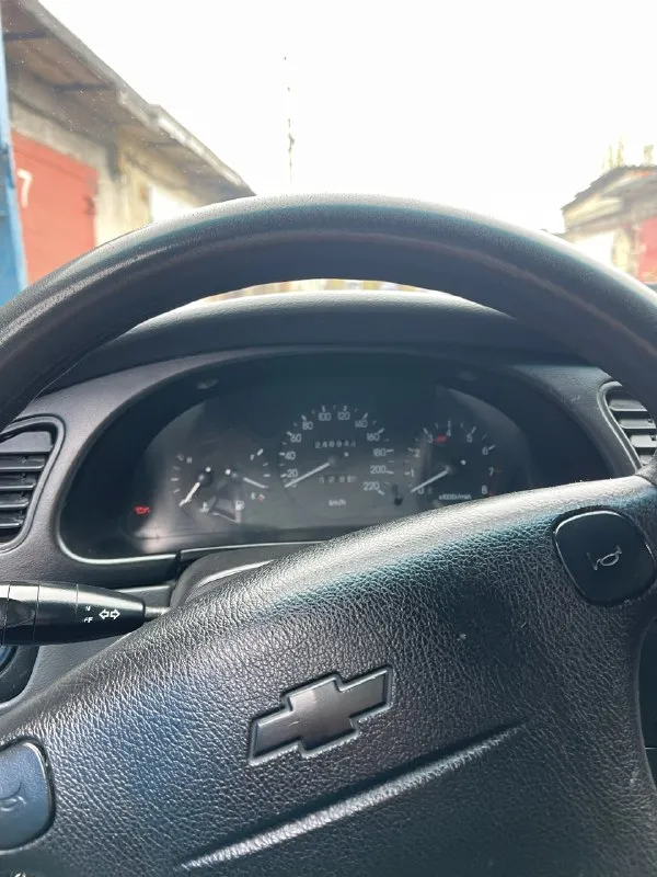 Продам chevrolet lanos в рабочем состоянии.
Цена: 175.000 руб. + торг.
Из того, что было сделано: ступичные подшипники, шаровые, салейнтблоки, сальники, рулевые наконечники, стойки стабилизатора, втулки стабилизатора, задние амортизаторы, левый рычаг в сборе, свечи, комплект грм с роликом. Замена масла в двс и кпп, все фильтра.
Максимальная комплектация sx: подушка безопасности, передние электростеклоподъемники, бортовой компьютер, магнитофон аура, 4 колонки, кондиционер, подогрев зеркал, гур, сигнализация, задний парктроник.
Год выпуска: 2009 г.
Двигатель: 1.5
Пробег: 262.017 км.
Кпп: механическая, 5-ти ступенчатая.
По двигателю никаких нареканий нет. Коробка также переключает плавно каждую передачу, не хрустит, не вылетает. Кузов в нормальном состоянии для 2009 года (есть косяк по заднему правому крылу, на скорость не влияет). Нужно понимать, что авто не новое. В идеале она была в 2009 году !!!
Из вложений:
1. Нужно заменить сальник гура.
2. Левую опору в сборе.
К
📞 Звоните: +7(949)5041430 - фотография - 5