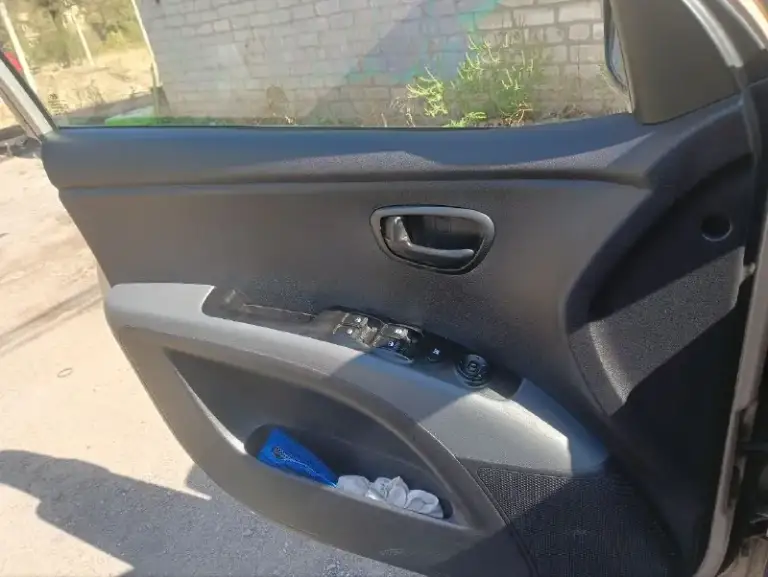 Продам hyundai i10
2008 Г.
Мотор 1.1
164000 Тыс. Пробега
Машина в родной краске (крашен только капот)
Не бита.
Стекла все родные.
Машина месная 2хозяина по птс
Комлектация:
Все стеклоподьемники.
Электро регулер. Зеркал.
Эур.
Абс.
Кондиционер
Дисковые тормоза по кругу.
Доводчики стёкол
Зимня резина на дисках, в комплекте!
С документами все порядке, продажа от собственника!
Машина находиться в г. Волноваха
Цена 490 000.торг
+79490056965 - фотография - 4