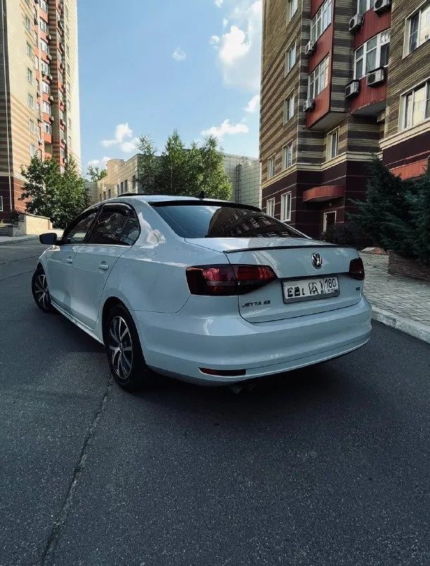 Продам volkswagen jetta 6 se рестайлинг
Год выпуска 2017,мотор 1.4 tsi.
Коробка: автомат (надежный, aisin 09g). Пробег: 153.000км(родной)

Цена: 1.550.000 руб торг

📍Автомобиль отличном состоянии. Мотор и коробка работают отлично. Салон чистый и ухоженный. Гаражное хранение.

📍Комплектация: черная кожа, люк, мультимедиа rcd 360 с car play и android auto, камера заднего вида, кондиционер, 3х режимный подогрев сидений, мультируль, стеклоподъемники, электропривод и подогрев зеркал заднего вида, подушки безопасности.

⚙️Автомобиль полностью обслужен (замена масла каждый 6-7 тысяч). Список проведенных работ могу предоставить при встречи или в личных сообщениях.

🏠Осмотр днр г. Донецк
📱Подробности по телефону или в лс:
+79494977060 - фотография - 5
