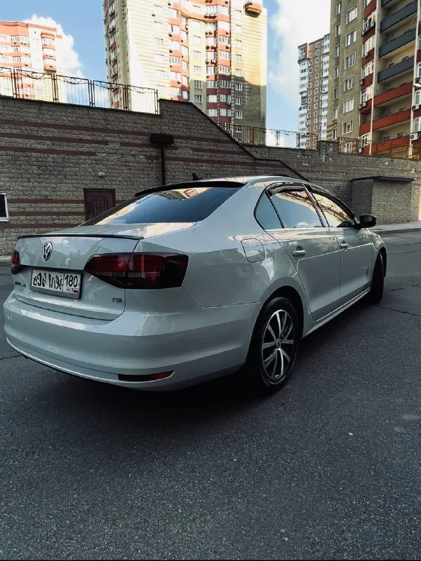 Продам volkswagen jetta 6 se рестайлинг
Год выпуска 2017,мотор 1.4 tsi.
Коробка: автомат (надежный, aisin 09g). Пробег: 153.000км(родной)

Цена: 1.550.000 руб торг

📍Автомобиль отличном состоянии. Мотор и коробка работают отлично. Салон чистый и ухоженный. Гаражное хранение.

📍Комплектация: черная кожа, люк, мультимедиа rcd 360 с car play и android auto, камера заднего вида, кондиционер, 3х режимный подогрев сидений, мультируль, стеклоподъемники, электропривод и подогрев зеркал заднего вида, подушки безопасности.

⚙️Автомобиль полностью обслужен (замена масла каждый 6-7 тысяч). Список проведенных работ могу предоставить при встречи или в личных сообщениях.

🏠Осмотр днр г. Донецк
📱Подробности по телефону или в лс:
+79494977060 - фотография - 6