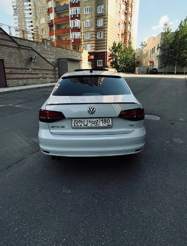 Продам volkswagen jetta 6 se рестайлинг
Год выпуска 2017,мотор 1.4 tsi.
Коробка: автомат (надежный, aisin 09g). Пробег: 153.000км(родной)

Цена: 1.550.000 руб торг

📍Автомобиль отличном состоянии. Мотор и коробка работают отлично. Салон чистый и ухоженный. Гаражное хранение.

📍Комплектация: черная кожа, люк, мультимедиа rcd 360 с car play и android auto, камера заднего вида, кондиционер, 3х режимный подогрев сидений, мультируль, стеклоподъемники, электропривод и подогрев зеркал заднего вида, подушки безопасности.

⚙️Автомобиль полностью обслужен (замена масла каждый 6-7 тысяч). Список проведенных работ могу предоставить при встречи или в личных сообщениях.

🏠Осмотр днр г. Донецк
📱Подробности по телефону или в лс:
+79494977060 - фотография - 7