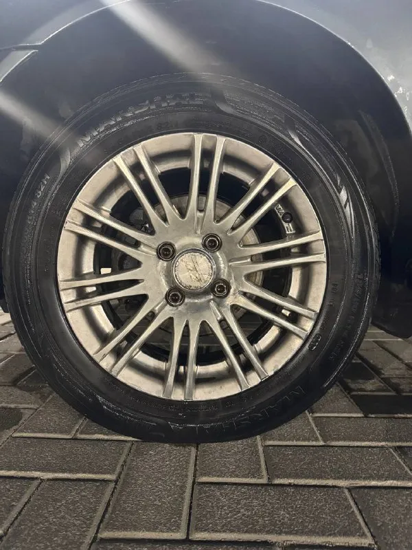 Продам hyundai accent tagaz 2008 года. Двигатель 1.5. Пробег 185.000 км.
Комплектация:
Гур
Кондиционер
4 Стеклоподъемника
Подогрев лобового и заднего стекла.
Кпп 5 ступка.
Заводится с пол тычка.
Расход по городу 9.5, трасса 6-7.
Недавно происходила замена 3 шрусов, менялся радиатор печки, рулевая рейка отремонтирована, компрессор кондиционера отремонтированный, кондиционер заправляли до полного (работает отлично), колодки в круг, плюс колодки ручника и троса, залит новый дорогой антифриз, новый акб.
Была замена катушки, бронепроводов, свечей зажигания (неделю назад).
Масло и все фильтра менялись 200км назад.
В комплект идут 4 летние шины на литых дисках и 4 зимние шины на штампах + запаска.
Фары - стоят шикарные линзы. Машина тонированная в круг ( лобовое - атермальная плека) ночью дорогу видно просто шикарно.
Машина на ходу каждый день, сел поехал.
Цена: 600.000 (хороший торг реальному покупателю).
Местонахождение: г. Мариуполь, готов приве
📲 Tg: @im_vladislavapugach
📞 Звоните: +7(949)0585653 - фотография - 10