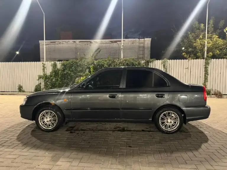 Продам hyundai accent tagaz 2008 года. Двигатель 1.5. Пробег 185.000 км.
Комплектация:
Гур
Кондиционер
4 Стеклоподъемника
Подогрев лобового и заднего стекла.
Кпп 5 ступка.
Заводится с пол тычка.
Расход по городу 9.5, трасса 6-7.
Недавно происходила замена 3 шрусов, менялся радиатор печки, рулевая рейка отремонтирована, компрессор кондиционера отремонтированный, кондиционер заправляли до полного (работает отлично), колодки в круг, плюс колодки ручника и троса, залит новый дорогой антифриз, новый акб.
Была замена катушки, бронепроводов, свечей зажигания (неделю назад).
Масло и все фильтра менялись 200км назад.
В комплект идут 4 летние шины на литых дисках и 4 зимние шины на штампах + запаска.
Фары - стоят шикарные линзы. Машина тонированная в круг ( лобовое - атермальная плека) ночью дорогу видно просто шикарно.
Машина на ходу каждый день, сел поехал.
Цена: 600.000 (хороший торг реальному покупателю).
Местонахождение: г. Мариуполь, готов приве
📲 Tg: @im_vladislavapugach
📞 Звоните: +7(949)0585653 - фотография - 2