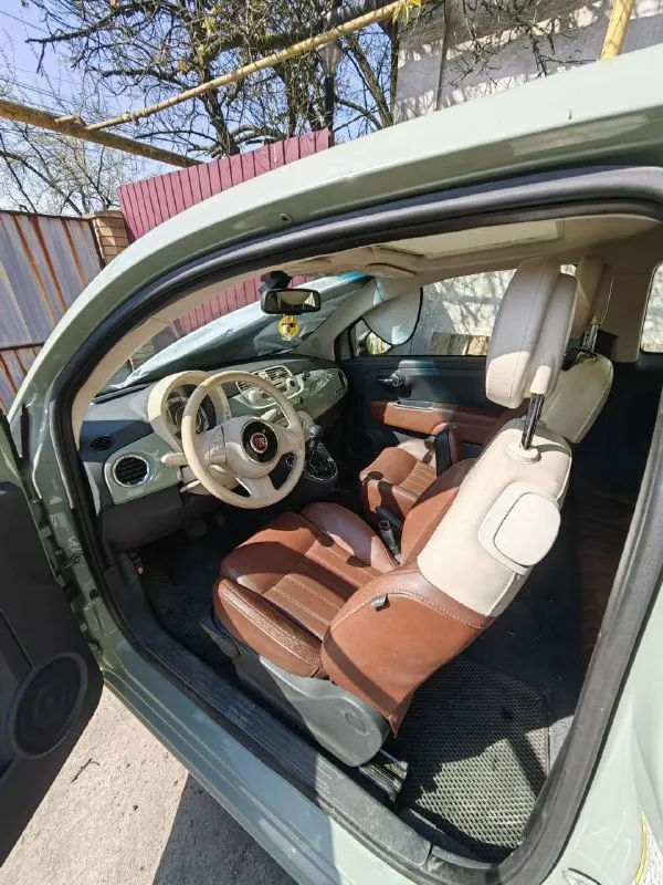 Продается личное авто fiat 500 – маленькая маневренная машинка для комфортных поездок! Донецк

🌟 Год выпуска: 2013 
🚗 Двигатель: 1.4л бензин, 100 л. С.  
🛣️Пробег: 130 000 км
⚙️ Коробка передач: автомат aisin на 6 передач (спорт и зимний режим) 
☀️ Панорамный люк: сдвигающийся с шторкой для отличного освещения 
🛋️ Салон: кожаный, стильный и удобный 

Идеальный автомобиль для городских условий! Компактные размеры и высокая маневренность позволят легко парковаться в любых местах, а мощный двигатель обеспечит динамичное движение. Кожаный салон добавляет роскоши и комфорта, а панорамный люк создаст атмосферу свободы и свежести в каждой поездке.

Цена: 850 000 ₽
Контакт: +79493900603 артем

Не упустите возможность стать владельцем этого стильного и надежного автомобиля! - фотография - 4
