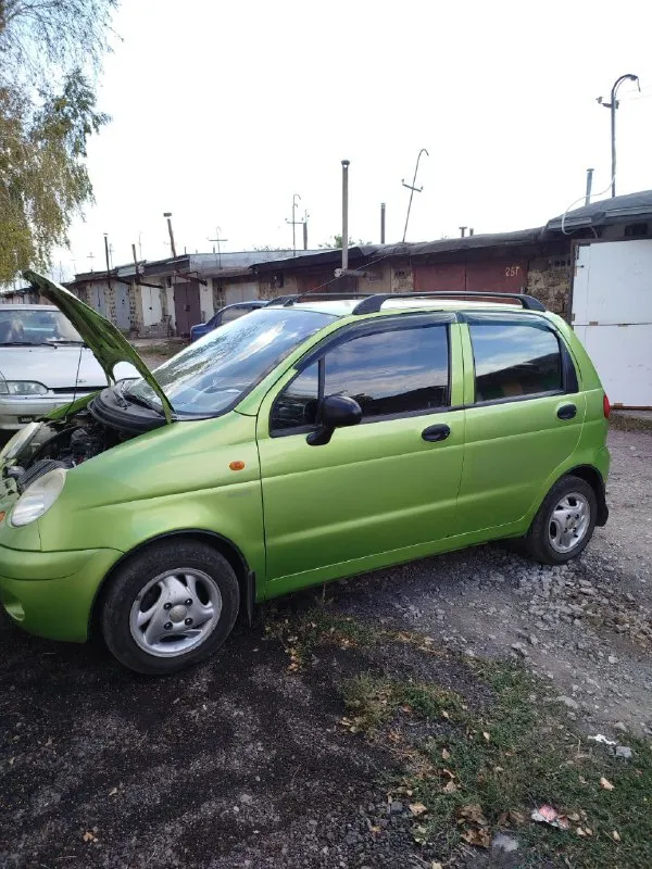 Комплектация: коробка автомат, кондиционер, противотуманки, передние стеклоподъемники, магнитола, обогрев заднего стекла.
Резина лето + зима. Дно в идеальном состоянии, пороги новые, арки целые.
Капитальный ремонт двигателя 2023 год, пробег после ремонта 10тыс. Км, запчасти ставились gm-овские оригинальные. Ходовая полностью обслужена, вложений не требует от слова совсем. Стоит новая выхлопная. Промывка охлаждающей системы, поставили новый радиатор печки и патрубки, залит антифриз felix. Тормозная обслужена, стоят новые колодки и тормозные шланги. Коробка работает четко. По электрике работает все как с завода. Есть не дочеты по кузову в виде рыжиков и поцарапано переднее крыло.
Г. Кировское, днр
+79495149884
200 Тыс. Руб
📞 Звоните: +7(949)5149884 - фотография - 7