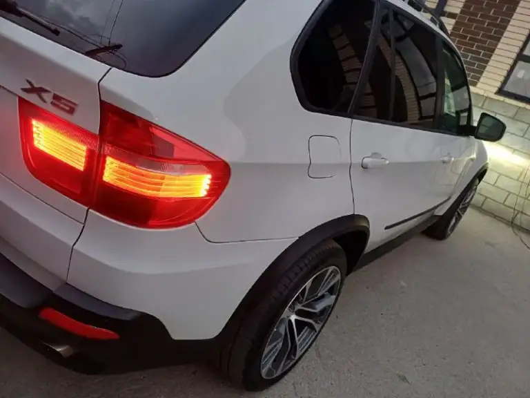 В продаже бмв х5 е70 3.0 бензин авто без дтп. В заводском окрасе в отличном состоянии. Капитало вложений не требует. Регулярное обслуживание резина и диски новые. Проверки на сто приветствую. Документы чистые. Я хозяин. Цена 1.530. Продажа связи с покупкой нового авто детальние по тел. 89064449952 - фотография - 6