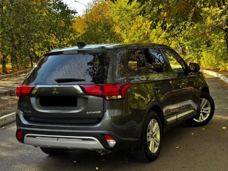 Продам семейный автомобиль mitsubishi outlander 2018 года выпуска
Возможен обмен
Автомобиль на самом надёжном моторе 2.0 бензин. Работает отлично! Не троит и не дымит. Коробка без каких либо нареканий. Ходовая часть также вся обслужена!
Очень красивый графитовый цвет. Машина в родной краске! Имеет только один окрас
По документам полный порядок, возможен любой вид переоформления.
Осмотр в центре донецка
Цена 1.780.000 ₽, возможен торг у авто.
☎️ +7 (949) 628-72-17
📞 Звоните: +7(949)6287217 - фотография - 5