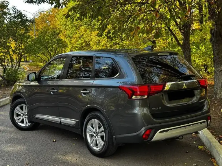 Продам семейный автомобиль mitsubishi outlander 2018 года выпуска
Возможен обмен
Автомобиль на самом надёжном моторе 2.0 бензин. Работает отлично! Не троит и не дымит. Коробка без каких либо нареканий. Ходовая часть также вся обслужена!
Очень красивый графитовый цвет. Машина в родной краске! Имеет только один окрас
По документам полный порядок, возможен любой вид переоформления.
Осмотр в центре донецка
Цена 1.780.000 ₽, возможен торг у авто.
☎️ +7 (949) 628-72-17
📞 Звоните: +7(949)6287217 - фотография - 6